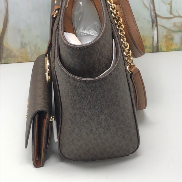 Nwt Michael Kors Bundle Jet Set travel +wallet - Picture 4 of 7